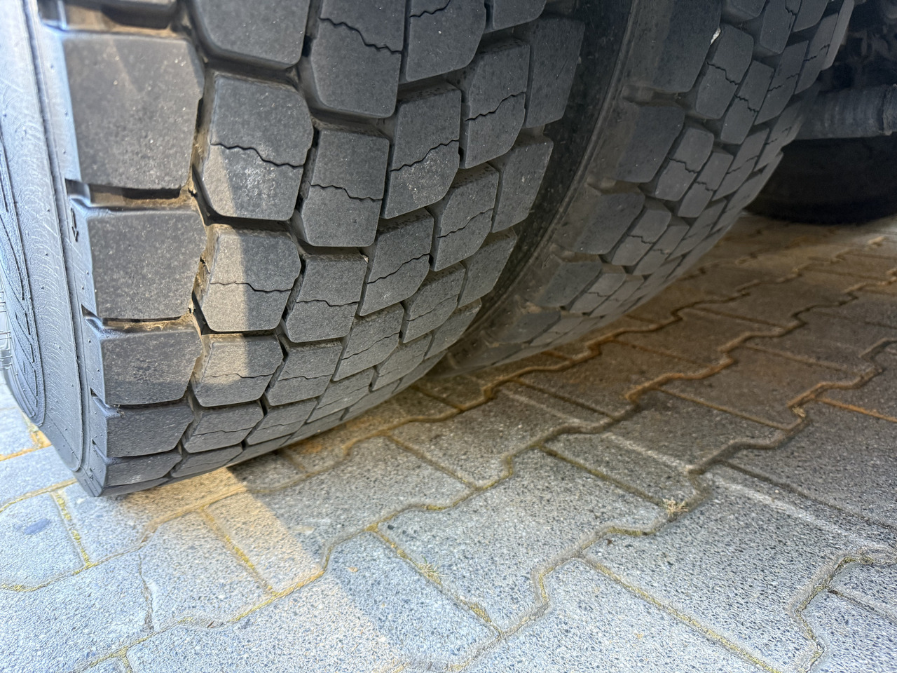 Autocarro con pianale/ Cassone fisso, Camion con gru MAN TGX 26.480 6X2 Hiab 422 + Jib + Winde: foto 7