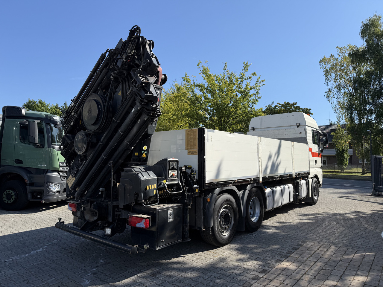 Autocarro con pianale/ Cassone fisso, Camion con gru MAN TGX 26.480 6X2 Hiab 422 + Jib + Winde: foto 13