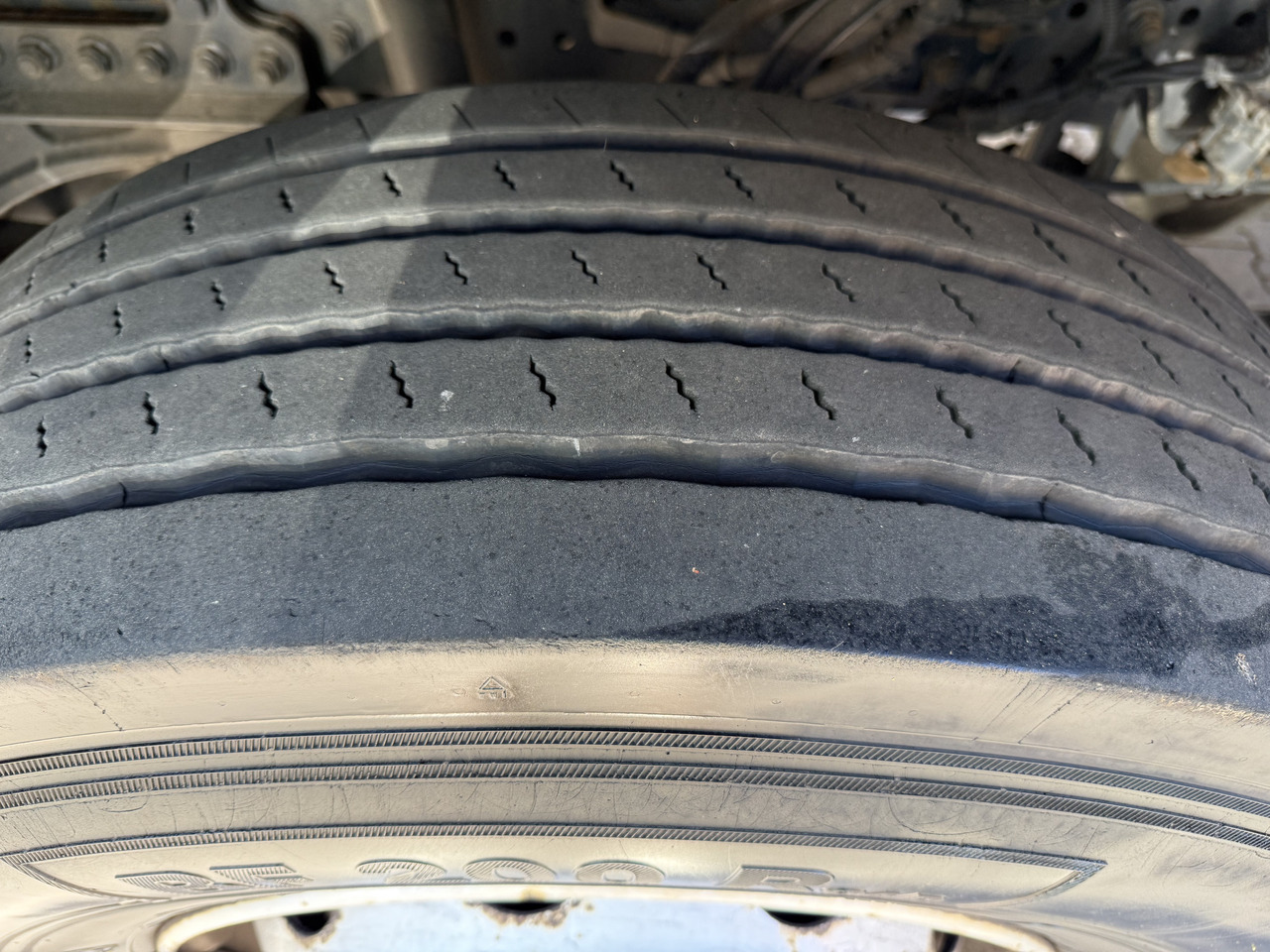 Mercedes-Benz Actros 1827 Kran Palfinger PK 9002 - Camion con gru, Camion centinato: foto 2 Mercedes-Benz Actros 1827 Kran Palfinger PK 9002 - Camion con gru, Camion centinato: foto 2