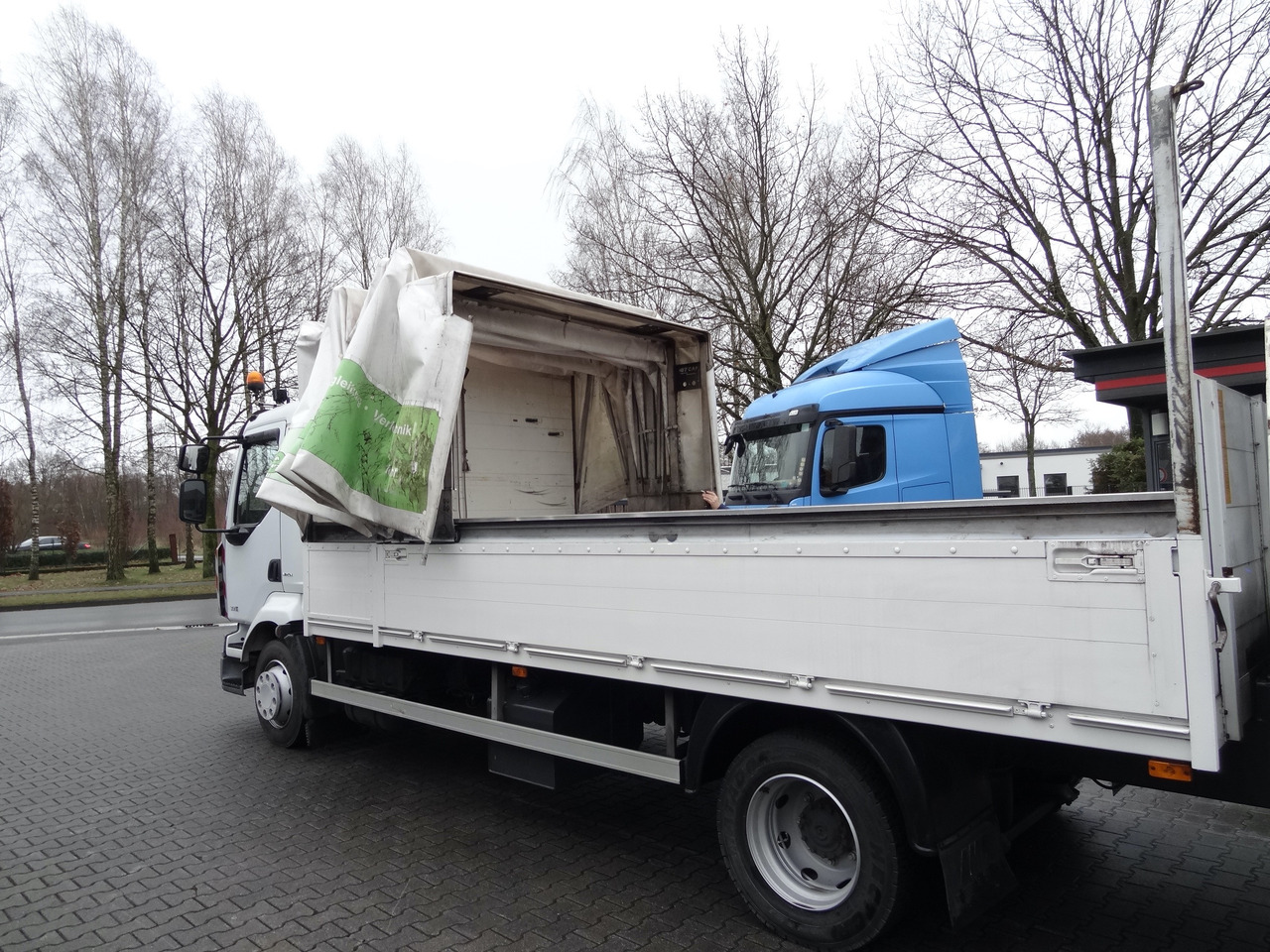 Renault Midlum 300.12 Fassi F80 - Camion con gru, Autocarro con pianale/ Cassone fisso: foto 3 Renault Midlum 300.12 Fassi F80 - Camion con gru, Autocarro con pianale/ Cassone fisso: foto 3