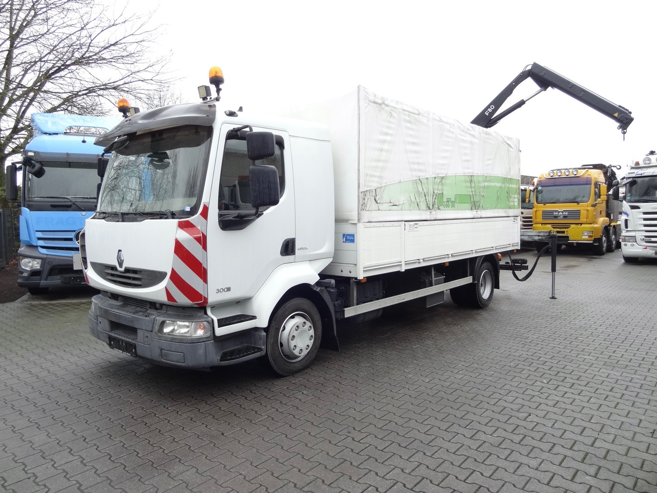Renault Midlum 300.12 Fassi F80 - Autocarro con pianale/ Cassone fisso, Camion con gru: foto 1 Renault Midlum 300.12 Fassi F80 - Autocarro con pianale/ Cassone fisso, Camion con gru: foto 1