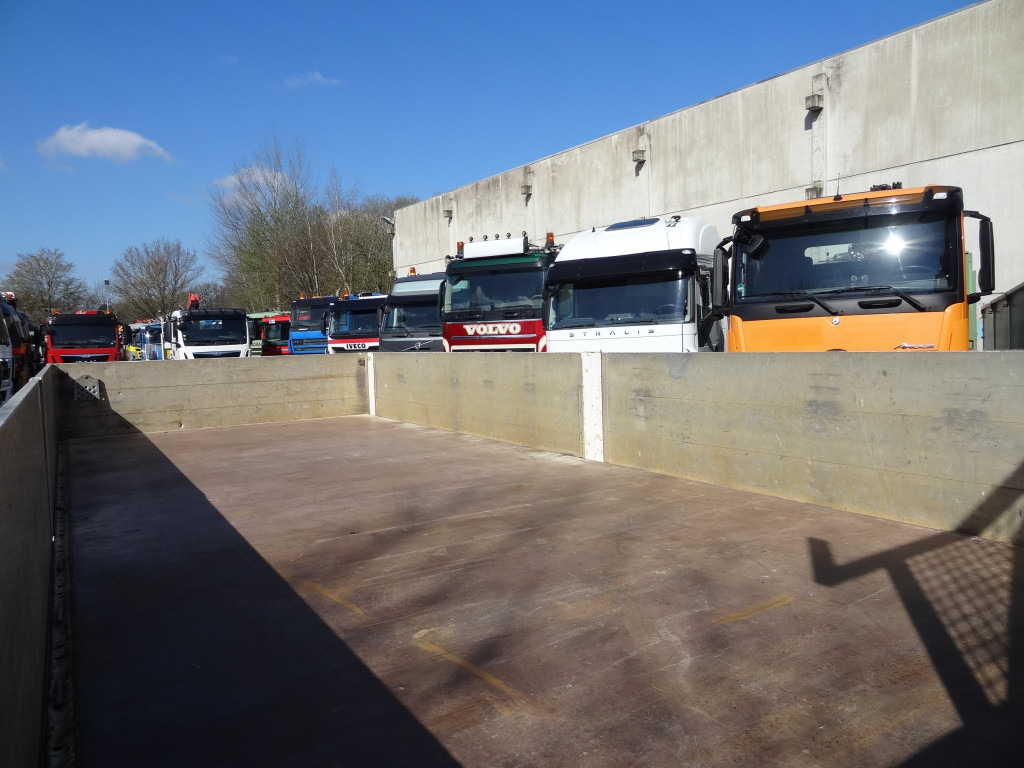 Scania P230 4X2 Kran Atlas 92.2 A2 - Camion con gru, Autocarro con pianale/ Cassone fisso: foto 2 Scania P230 4X2 Kran Atlas 92.2 A2 - Camion con gru, Autocarro con pianale/ Cassone fisso: foto 2