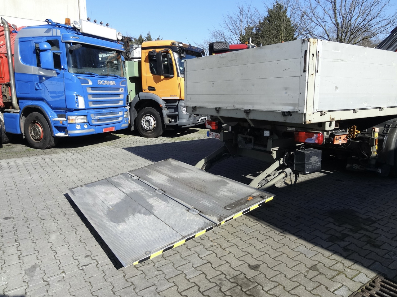 Scania R440 6X2*4 Kran HMF 3000 bis 30 Meter - Autocarro con pianale/ Cassone fisso, Camion con gru: foto 4 Scania R440 6X2*4 Kran HMF 3000 bis 30 Meter - Autocarro con pianale/ Cassone fisso, Camion con gru: foto 4