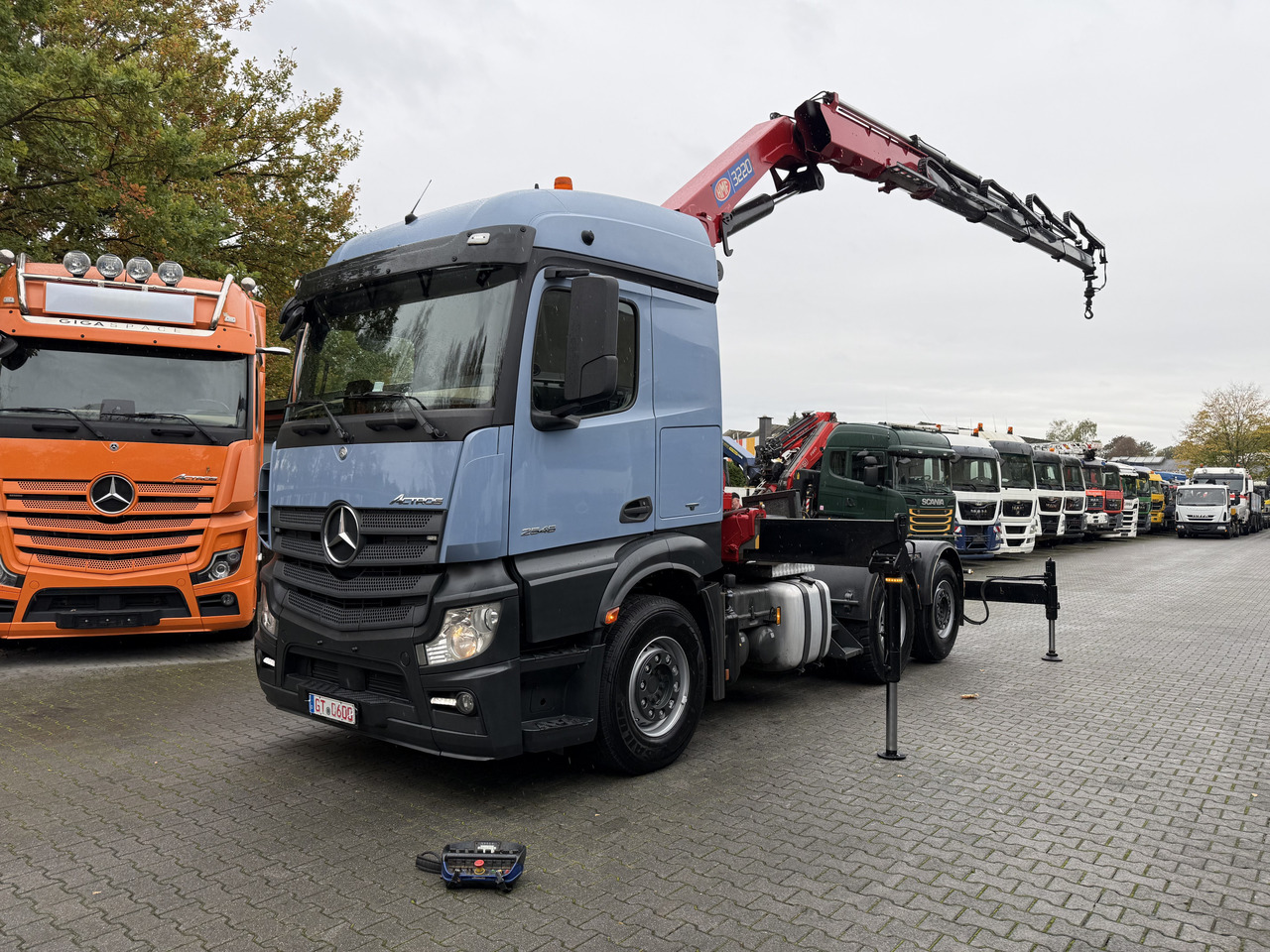 Mercedes-Benz Actros 2548 LS 6X2 Kran HMF 3220 bis 16 Meter - Trattore stradale: foto 1 Mercedes-Benz Actros 2548 LS 6X2 Kran HMF 3220 bis 16 Meter - Trattore stradale: foto 1
