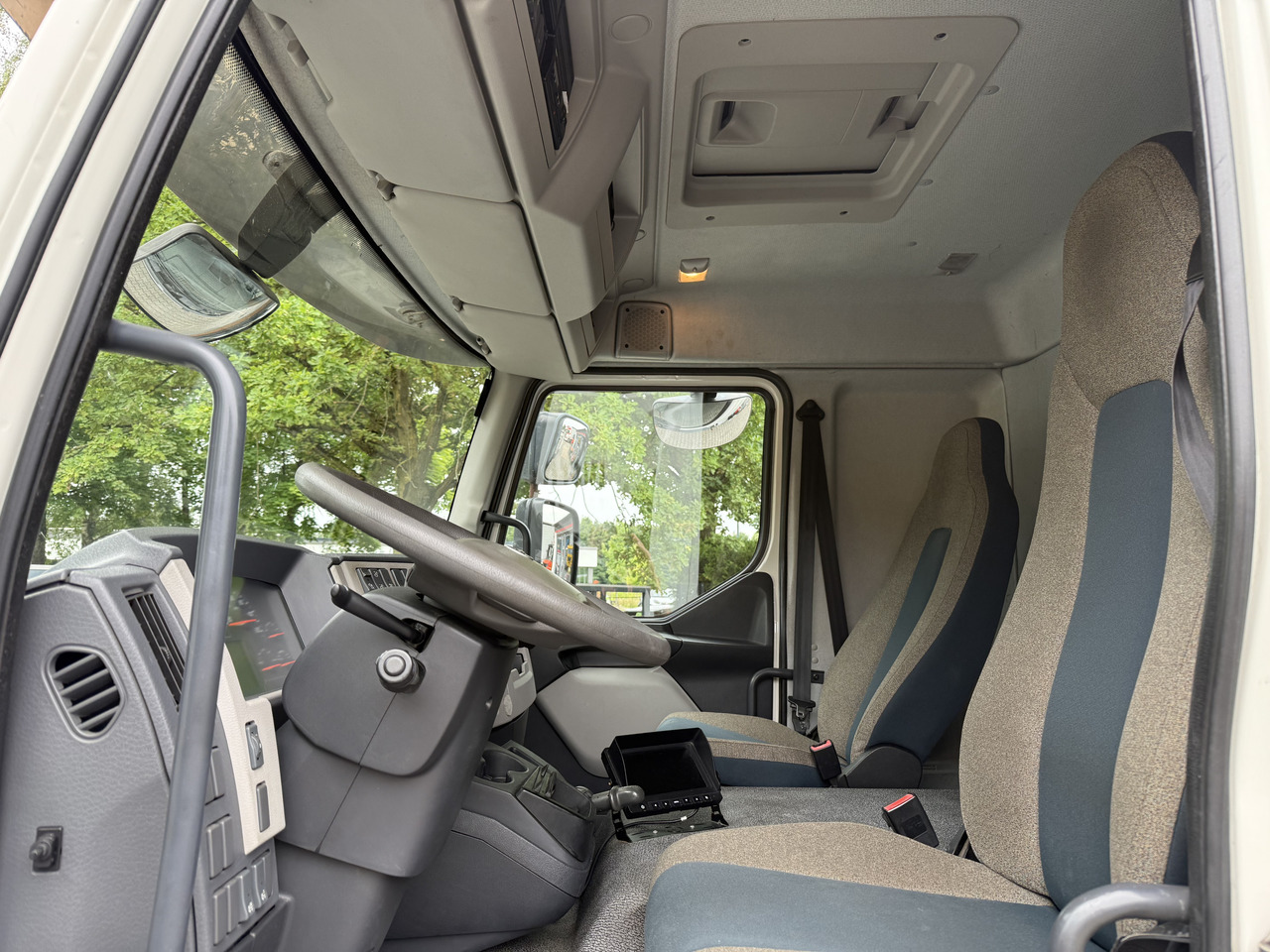 Volvo FL250.16 HMF 875 K3 - Camion con gru: foto 4 Volvo FL250.16 HMF 875 K3 - Camion con gru: foto 4