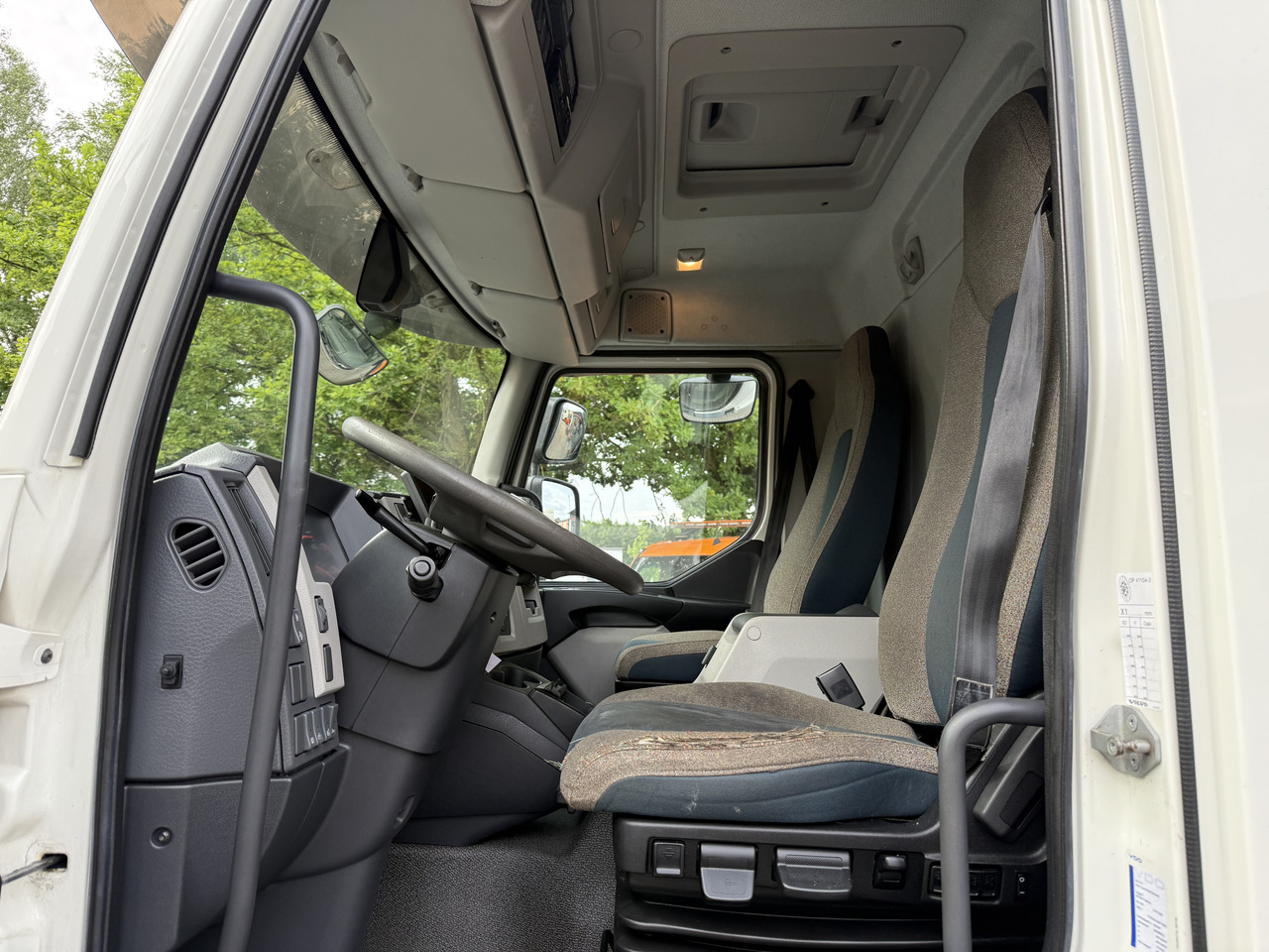 Volvo FL250.18 Carrier Supra 850Mt - Autocarro frigorifero: foto 5 Volvo FL250.18 Carrier Supra 850Mt - Autocarro frigorifero: foto 5