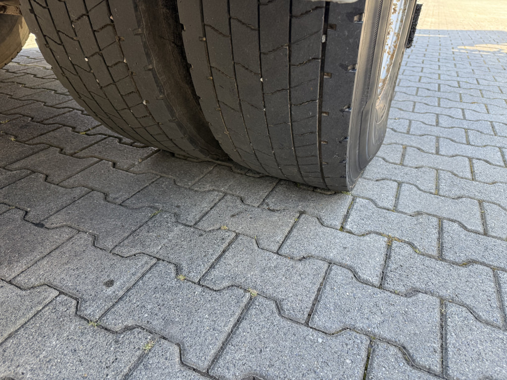 Volvo FM12 420 4X4 Kran MKG 300 bis 24 Meter - Camion con gru: foto 4 Volvo FM12 420 4X4 Kran MKG 300 bis 24 Meter - Camion con gru: foto 4