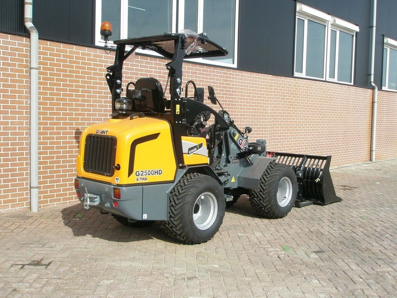 Giant G2500 - Minipala cingolata: foto 4 Giant G2500 - Minipala cingolata: foto 4
