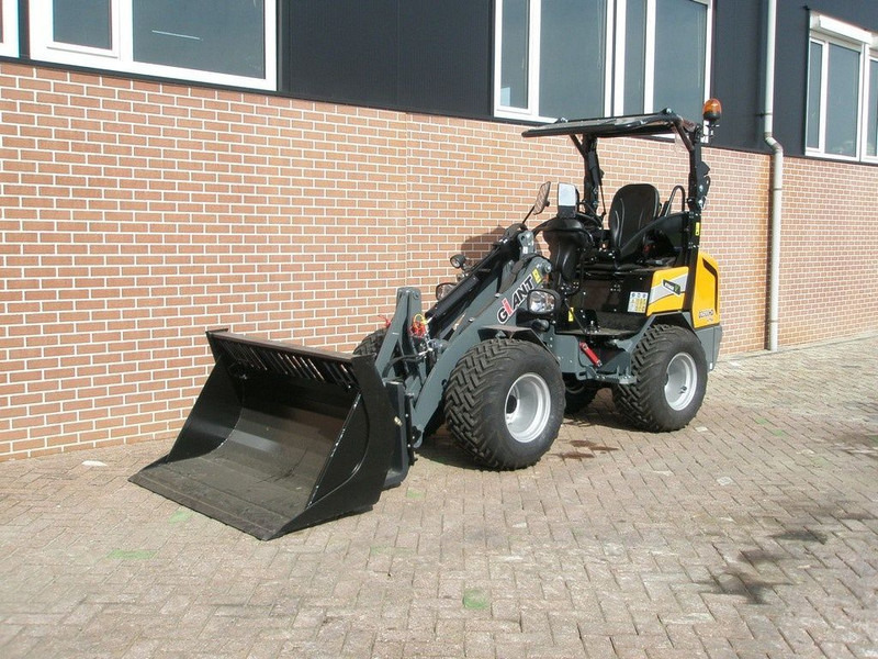 Giant G2500 - Minipala cingolata: foto 1 Giant G2500 - Minipala cingolata: foto 1