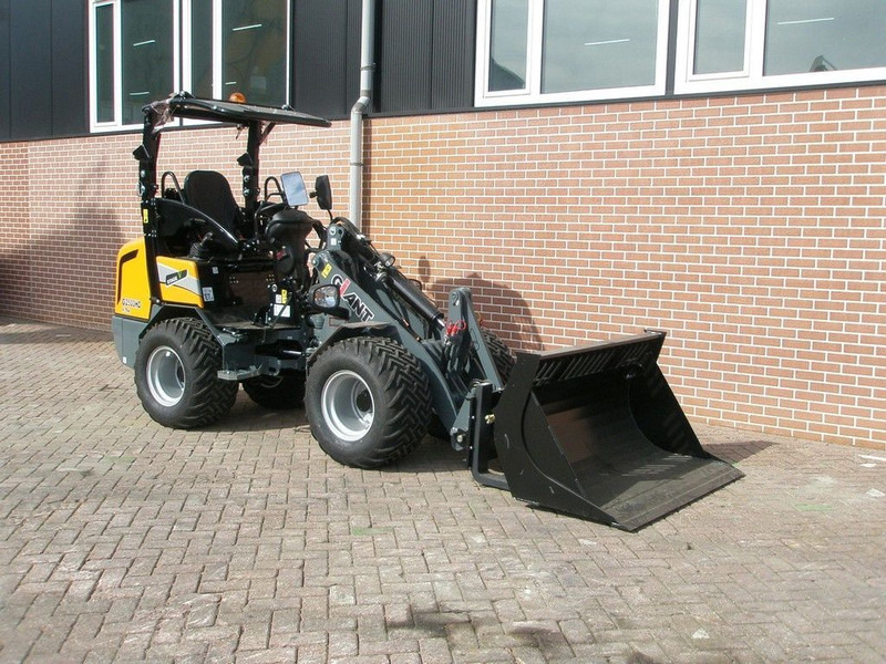 Giant G2500 - Minipala cingolata: foto 3 Giant G2500 - Minipala cingolata: foto 3