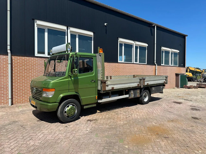 Mercedes-Benz Vario 816D - Autocarro con pianale/ Cassone fisso: foto 1 Mercedes-Benz Vario 816D - Autocarro con pianale/ Cassone fisso: foto 1