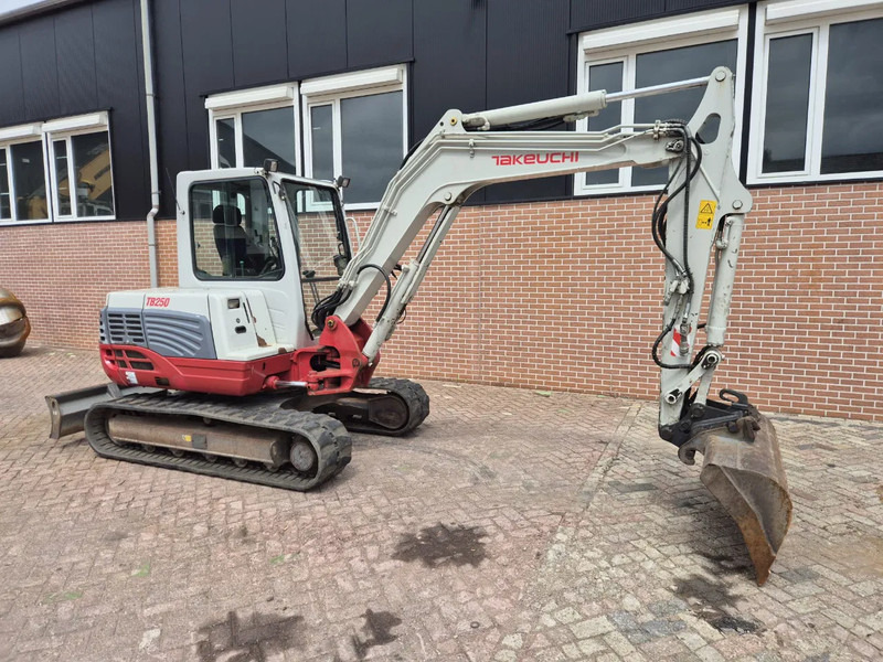 Takeuchi TB250 - Miniescavatore: foto 4 Takeuchi TB250 - Miniescavatore: foto 4