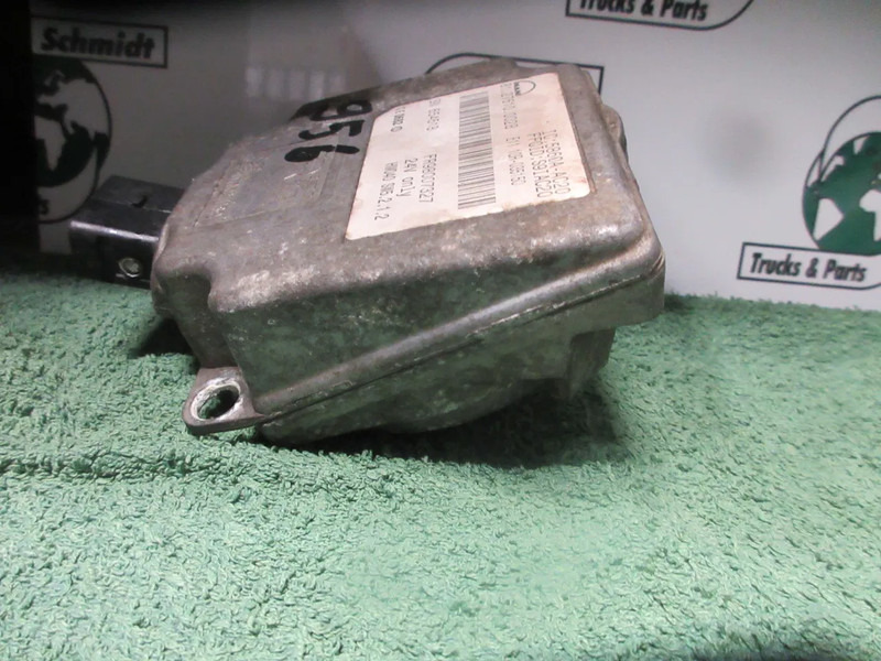 MAN 81.27610-0028 RADAR SENSOR MAN 18.440 TGX EURO 6 MODEL 2016 - Sistema elettrico per Camion: foto 3 MAN 81.27610-0028 RADAR SENSOR MAN 18.440 TGX EURO 6 MODEL 2016 - Sistema elettrico per Camion: foto 3