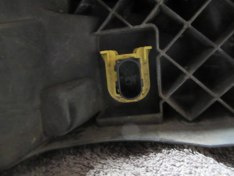 Volvo 82140763 MISTLAMP VOLVO FH SERIE EURO 6 - Fendinebbia per Camion: foto 4 Volvo 82140763 MISTLAMP VOLVO FH SERIE EURO 6 - Fendinebbia per Camion: foto 4