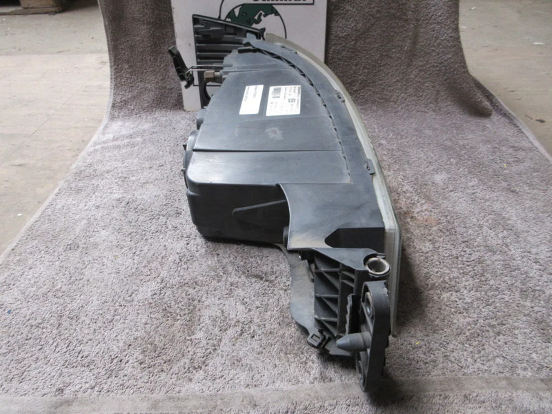 Volvo 82140763 MISTLAMP VOLVO FH SERIE EURO 6 - Fendinebbia per Camion: foto 2 Volvo 82140763 MISTLAMP VOLVO FH SERIE EURO 6 - Fendinebbia per Camion: foto 2