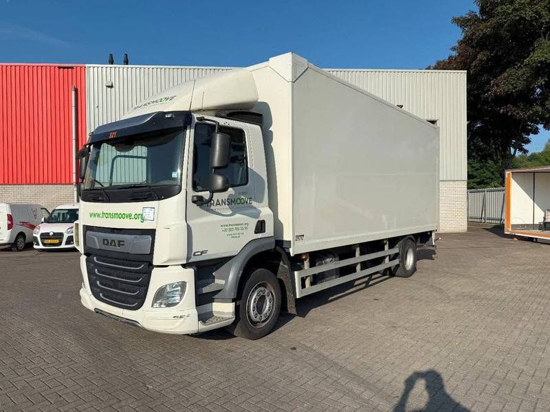 DAF CF 230 / ENGINE RUNNING / ONLY:286284 KM / ACC / LWDS / PLATFORM 2000 KG / 3SEATS / AUTOMATIC / EURO-6 / 2018 - Autocarro furgonato: foto 1 DAF CF 230 / ENGINE RUNNING / ONLY:286284 KM / ACC / LWDS / PLATFORM 2000 KG / 3SEATS / AUTOMATIC / EURO-6 / 2018 - Autocarro furgonato: foto 1