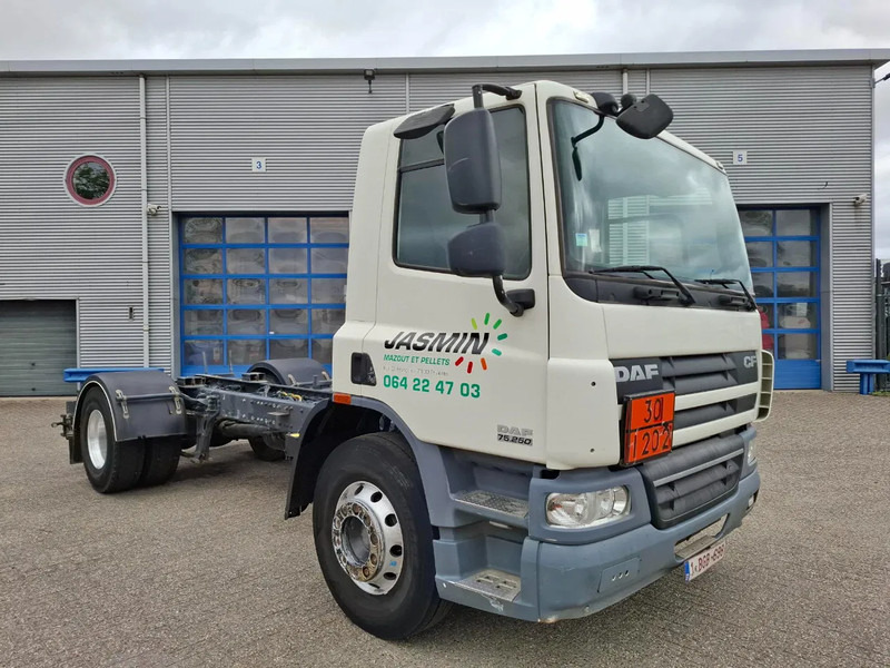 DAF CF75-250 / ADR / ONLY:320740 KM / PTO / INLINER / ALCOA / GOOD CONDITION / MANUAL / EURO-5 / 2011 - Autocarro telaio: foto 2 DAF CF75-250 / ADR / ONLY:320740 KM / PTO / INLINER / ALCOA / GOOD CONDITION / MANUAL / EURO-5 / 2011 - Autocarro telaio: foto 2
