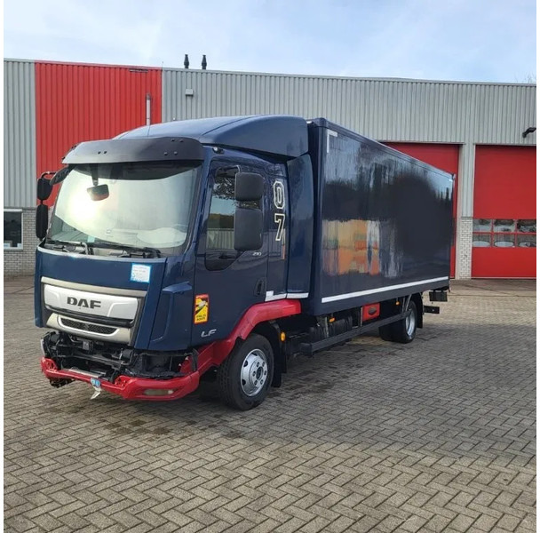 DAF LF 210 / ENGINE RUNNING / ONLY:120371 KM / PLATFORM:1000 KG / LWDS / AIRCO / AUTOMATIC / EURO-6 / 2022 - Autocarro furgonato: foto 1 DAF LF 210 / ENGINE RUNNING / ONLY:120371 KM / PLATFORM:1000 KG / LWDS / AIRCO / AUTOMATIC / EURO-6 / 2022 - Autocarro furgonato: foto 1
