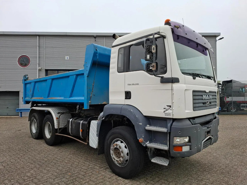 MAN TGA 26.310 / 6X4 / 2XBIG AXLE / 2SIDE TIPPER / ONLY:545423 KM / TUV:06-05-2026 / FULL-STEEL / AIRCO / MANUAL / EURO-4 / 2005 - Autocarro ribaltabile: foto 4 MAN TGA 26.310 / 6X4 / 2XBIG AXLE / 2SIDE TIPPER / ONLY:545423 KM / TUV:06-05-2026 / FULL-STEEL / AIRCO / MANUAL / EURO-4 / 2005 - Autocarro ribaltabile: foto 4