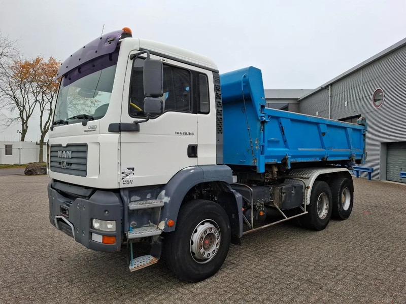 MAN TGA 26.310 / 6X4 / 2XBIG AXLE / 2SIDE TIPPER / ONLY:545423 KM / TUV:06-05-2026 / FULL-STEEL / AIRCO / MANUAL / EURO-4 / 2005 - Autocarro ribaltabile: foto 3 MAN TGA 26.310 / 6X4 / 2XBIG AXLE / 2SIDE TIPPER / ONLY:545423 KM / TUV:06-05-2026 / FULL-STEEL / AIRCO / MANUAL / EURO-4 / 2005 - Autocarro ribaltabile: foto 3