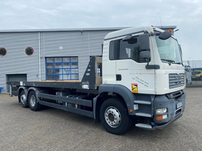 MAN TGA26.320 / SLIDING PLATEAU / WINCH / LIFT AXLE / MACHINE CARRIER / MANUAL / EURO-4 / 2007 - Autocarro con pianale/ Cassone fisso: foto 4 MAN TGA26.320 / SLIDING PLATEAU / WINCH / LIFT AXLE / MACHINE CARRIER / MANUAL / EURO-4 / 2007 - Autocarro con pianale/ Cassone fisso: foto 4