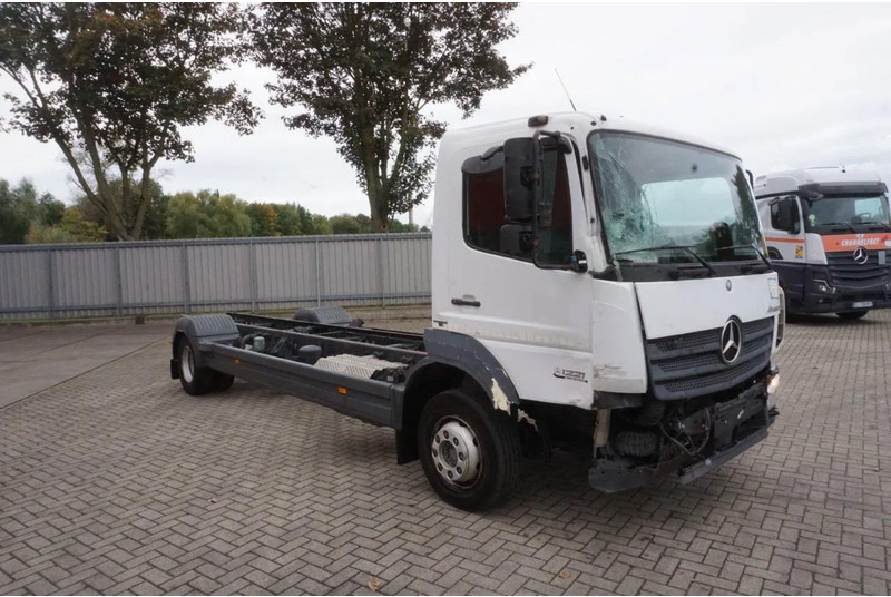 Mercedes-Benz ATEGO 1221 / ENGINE RUNNING / ONLY:253095 KM / AUTOMATIC / EURO-6 / 2017 - Autocarro telaio: foto 2 Mercedes-Benz ATEGO 1221 / ENGINE RUNNING / ONLY:253095 KM / AUTOMATIC / EURO-6 / 2017 - Autocarro telaio: foto 2