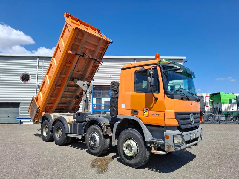 Mercedes-Benz Actros 4141 / 3SIDE MEILLER TIPPER / FULL-STEEL / DRUM BRAKES / ONLY:535937 KM / 2XSTEERING AXLE / AIRCO / AUTOMATIC / EURO-3 / - Autocarro ribaltabile: foto 5 Mercedes-Benz Actros 4141 / 3SIDE MEILLER TIPPER / FULL-STEEL / DRUM BRAKES / ONLY:535937 KM / 2XSTEERING AXLE / AIRCO / AUTOMATIC / EURO-3 / - Autocarro ribaltabile: foto 5