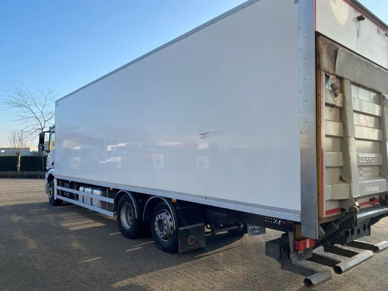 Mercedes-Benz Antos 2533 / LIFT AXLE / HEATED CLOSED BOX / PLATFORM 2000 KG / ONLY:506959 KM / SIDE DOOR / AUTOMATIC / EURO-6 / 2019 - Autocarro furgonato: foto 3 Mercedes-Benz Antos 2533 / LIFT AXLE / HEATED CLOSED BOX / PLATFORM 2000 KG / ONLY:506959 KM / SIDE DOOR / AUTOMATIC / EURO-6 / 2019 - Autocarro furgonato: foto 3