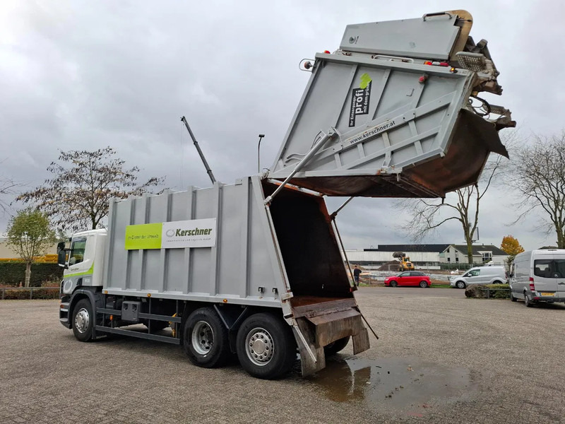 Scania P360 / RETARDER / ONLY:234640 KM / LENKACHSE / AIRCO / WORKING GARBAGE TRUCK / AUTOMATIC / EURO-5 / 2013 - Camion immondizia: foto 4 Scania P360 / RETARDER / ONLY:234640 KM / LENKACHSE / AIRCO / WORKING GARBAGE TRUCK / AUTOMATIC / EURO-5 / 2013 - Camion immondizia: foto 4