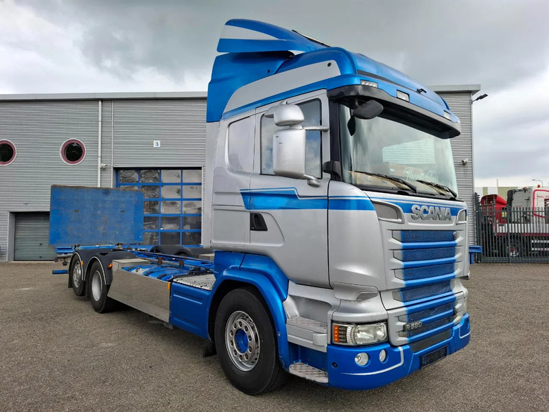 Scania R580 V8 / RETARDER / LIFT+LENKACHSE / FULL-AIR / PLATFORM 2000 KG / LEATHER / AIRCO / AUTOMATIC / EURO-6 / 2014 - Autocarro telaio: foto 2 Scania R580 V8 / RETARDER / LIFT+LENKACHSE / FULL-AIR / PLATFORM 2000 KG / LEATHER / AIRCO / AUTOMATIC / EURO-6 / 2014 - Autocarro telaio: foto 2
