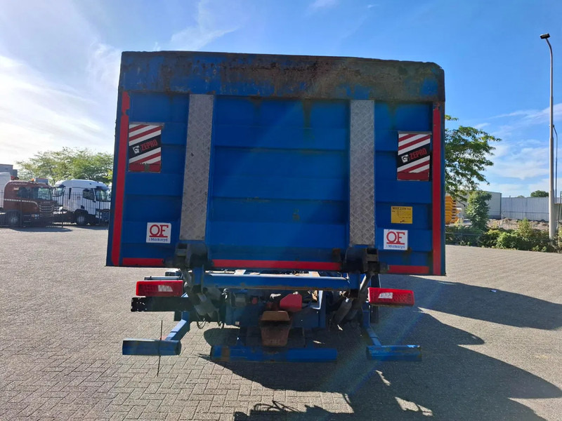 Scania R580 V8 / RETARDER / LIFT+LENKACHSE / FULL-AIR / PLATFORM 2000 KG / LEATHER / AIRCO / AUTOMATIC / EURO-6 / 2015 - Autocarro telaio: foto 4 Scania R580 V8 / RETARDER / LIFT+LENKACHSE / FULL-AIR / PLATFORM 2000 KG / LEATHER / AIRCO / AUTOMATIC / EURO-6 / 2015 - Autocarro telaio: foto 4