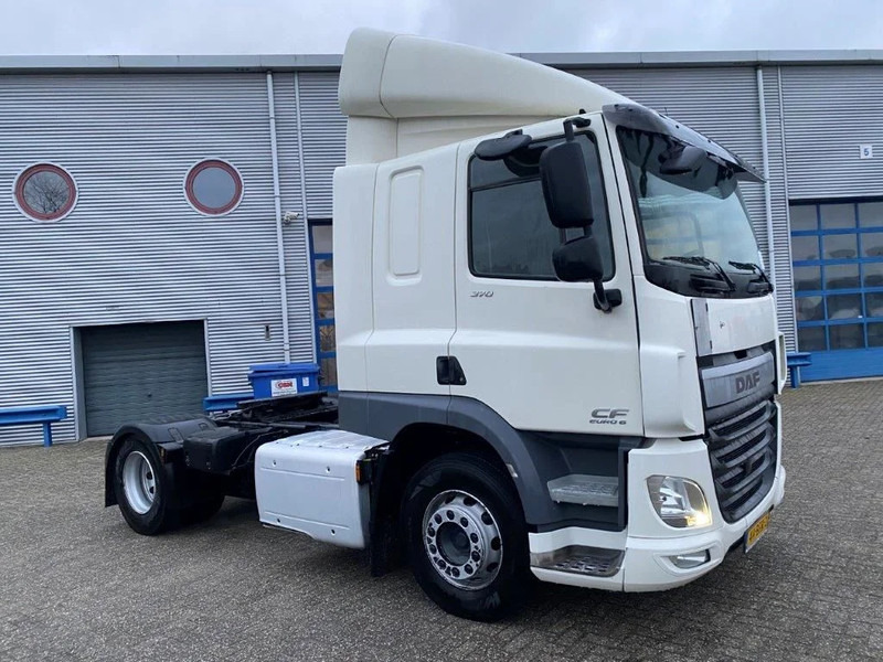 DAF CF370 / NICE CLEAN NL TRUCK / TYRES 80% / AUTOMATIC / EURO-6 / 2015 - Trattore stradale: foto 2 DAF CF370 / NICE CLEAN NL TRUCK / TYRES 80% / AUTOMATIC / EURO-6 / 2015 - Trattore stradale: foto 2