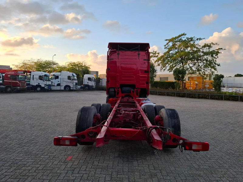 Volvo FH16-750 / BIG AXLE / VEB+ / ONLY:679711 KM / DYNAMIC STEERING / NAVI / LWDS / FULL-AIR / AUTOMATIC / EURO-6 / 2018 - Autocarro telaio: foto 4 Volvo FH16-750 / BIG AXLE / VEB+ / ONLY:679711 KM / DYNAMIC STEERING / NAVI / LWDS / FULL-AIR / AUTOMATIC / EURO-6 / 2018 - Autocarro telaio: foto 4