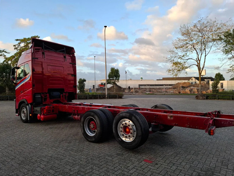 Volvo FH16-750 / BIG AXLE / VEB+ / ONLY:679711 KM / DYNAMIC STEERING / NAVI / LWDS / FULL-AIR / AUTOMATIC / EURO-6 / 2018 - Autocarro telaio: foto 3 Volvo FH16-750 / BIG AXLE / VEB+ / ONLY:679711 KM / DYNAMIC STEERING / NAVI / LWDS / FULL-AIR / AUTOMATIC / EURO-6 / 2018 - Autocarro telaio: foto 3