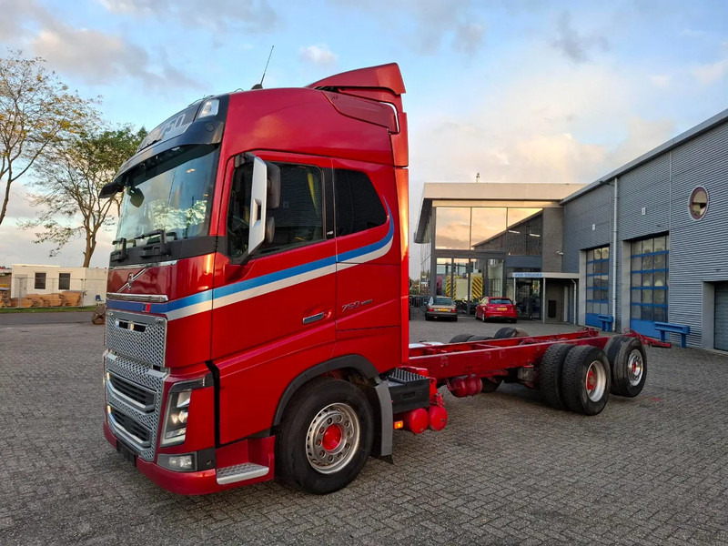 Volvo FH16-750 / BIG AXLE / VEB+ / ONLY:679711 KM / DYNAMIC STEERING / NAVI / LWDS / FULL-AIR / AUTOMATIC / EURO-6 / 2018 - Autocarro telaio: foto 1 Volvo FH16-750 / BIG AXLE / VEB+ / ONLY:679711 KM / DYNAMIC STEERING / NAVI / LWDS / FULL-AIR / AUTOMATIC / EURO-6 / 2018 - Autocarro telaio: foto 1