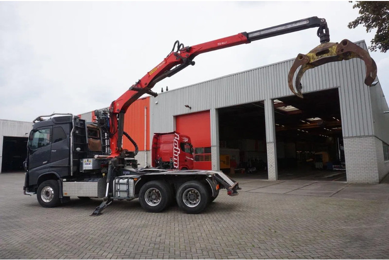 Volvo FH16-750 / ENGINE RUNNING / 6x4 / RETARDER / BIG AXLE / VEB+ / PALFINGER FD250 / EURO-6 / 2016 - Camion trasporto legname, Camion con gru: foto 5 Volvo FH16-750 / ENGINE RUNNING / 6x4 / RETARDER / BIG AXLE / VEB+ / PALFINGER FD250 / EURO-6 / 2016 - Camion trasporto legname, Camion con gru: foto 5