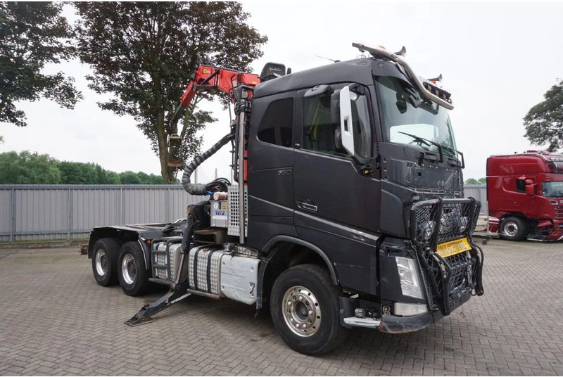 Volvo FH16-750 / ENGINE RUNNING / 6x4 / RETARDER / BIG AXLE / VEB+ / PALFINGER FD250 / EURO-6 / 2016 - Camion trasporto legname, Camion con gru: foto 4 Volvo FH16-750 / ENGINE RUNNING / 6x4 / RETARDER / BIG AXLE / VEB+ / PALFINGER FD250 / EURO-6 / 2016 - Camion trasporto legname, Camion con gru: foto 4