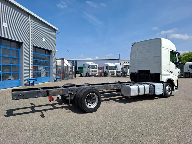 Volvo FH4-420 / PTO / DOUBLE TANK / I-PARKCOOL / VEB+ / LWDS / TUV:10-07-2025 / AUTOMATIC / EURO-6 / 2016 - Autocarro telaio: foto 5 Volvo FH4-420 / PTO / DOUBLE TANK / I-PARKCOOL / VEB+ / LWDS / TUV:10-07-2025 / AUTOMATIC / EURO-6 / 2016 - Autocarro telaio: foto 5