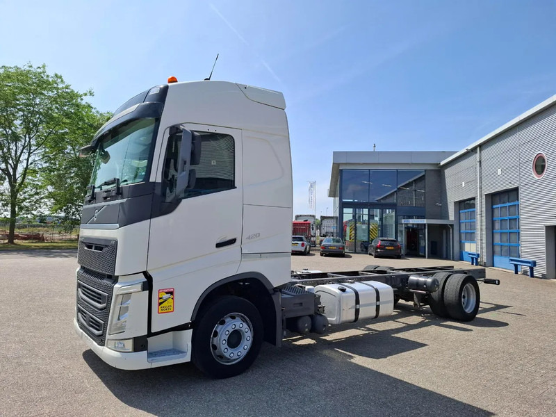 Volvo FH4-420 / PTO / DOUBLE TANK / I-PARKCOOL / VEB+ / LWDS / TUV:10-07-2025 / AUTOMATIC / EURO-6 / 2016 - Autocarro telaio: foto 1 Volvo FH4-420 / PTO / DOUBLE TANK / I-PARKCOOL / VEB+ / LWDS / TUV:10-07-2025 / AUTOMATIC / EURO-6 / 2016 - Autocarro telaio: foto 1