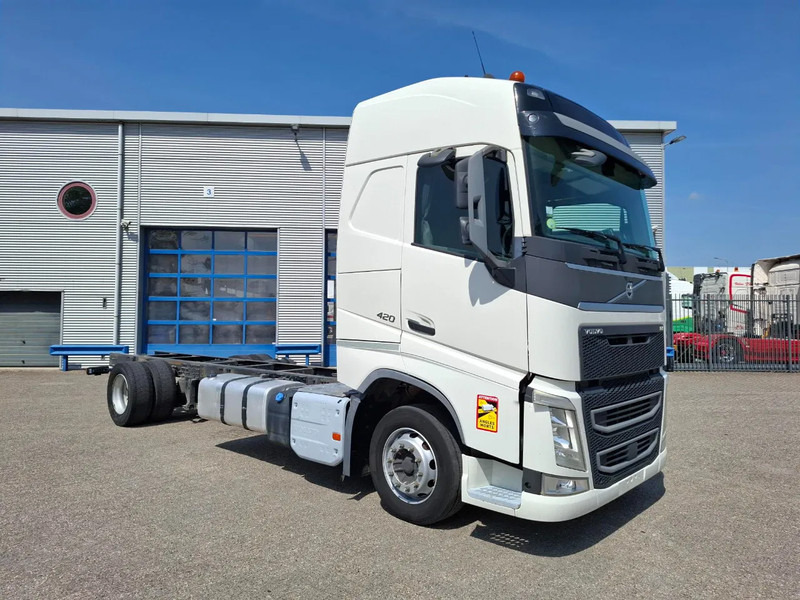 Volvo FH4-420 / PTO / DOUBLE TANK / I-PARKCOOL / VEB+ / LWDS / TUV:10-07-2025 / AUTOMATIC / EURO-6 / 2016 - Autocarro telaio: foto 2 Volvo FH4-420 / PTO / DOUBLE TANK / I-PARKCOOL / VEB+ / LWDS / TUV:10-07-2025 / AUTOMATIC / EURO-6 / 2016 - Autocarro telaio: foto 2