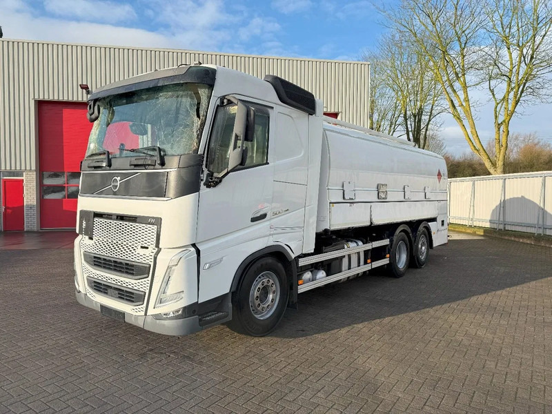 Volvo FH5-500 6X2 / ENGINE RUNNING / LIFT+LENKACHSE / FULL AIR / ADR / EUROTANK / 9-TON FRONT AXLE / EURO-6 / 2022 - Camion cisterna: foto 1 Volvo FH5-500 6X2 / ENGINE RUNNING / LIFT+LENKACHSE / FULL AIR / ADR / EUROTANK / 9-TON FRONT AXLE / EURO-6 / 2022 - Camion cisterna: foto 1