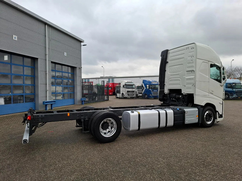 Volvo FH5-500 / XL / VEB+ / I-SAVE / I-PARKCOOL / ONLY:175784 KM / GERMAN TRUCK / FULL-AIR / WB:490 / ALCOA / LEATHER / 2023 - Autocarro telaio: foto 5 Volvo FH5-500 / XL / VEB+ / I-SAVE / I-PARKCOOL / ONLY:175784 KM / GERMAN TRUCK / FULL-AIR / WB:490 / ALCOA / LEATHER / 2023 - Autocarro telaio: foto 5