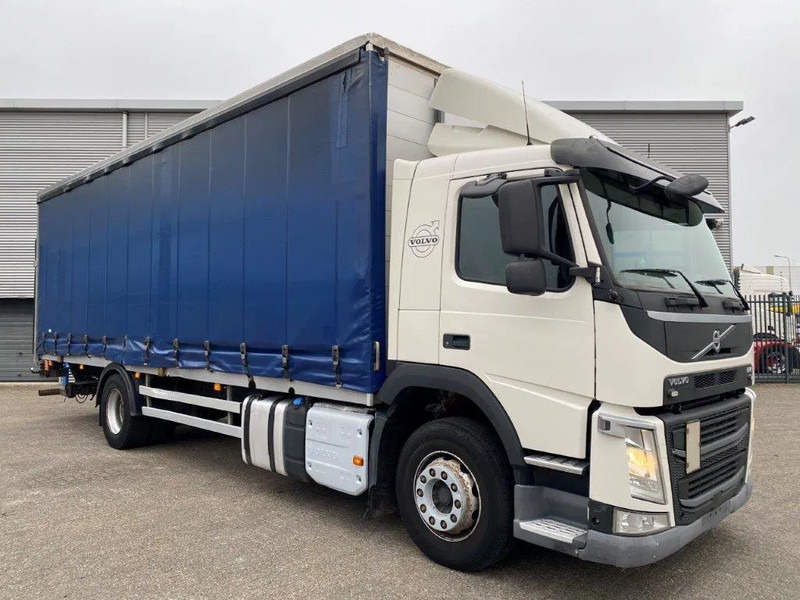 Volvo FM11-330 / LOW KM'S:472120 KM / LWDS / FULL-AIR / NAVI / CURTAIN SAILS / PLATFORM 2500KG / AUTOMATIC / EURO-6 / 2016 - Camion centinato: foto 2 Volvo FM11-330 / LOW KM'S:472120 KM / LWDS / FULL-AIR / NAVI / CURTAIN SAILS / PLATFORM 2500KG / AUTOMATIC / EURO-6 / 2016 - Camion centinato: foto 2