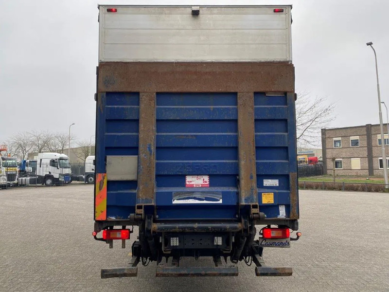 Volvo FM11-330 / LOW KM'S:472120 KM / LWDS / FULL-AIR / NAVI / CURTAIN SAILS / PLATFORM 2500KG / AUTOMATIC / EURO-6 / 2016 - Camion centinato: foto 4 Volvo FM11-330 / LOW KM'S:472120 KM / LWDS / FULL-AIR / NAVI / CURTAIN SAILS / PLATFORM 2500KG / AUTOMATIC / EURO-6 / 2016 - Camion centinato: foto 4