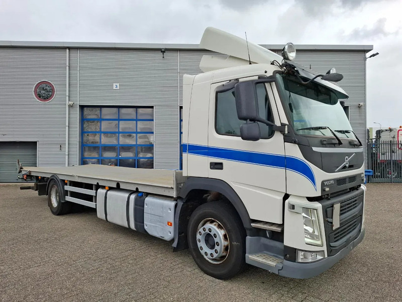 Volvo FM11-330 / ONLY:376356 KM / NAVI / FULL-AIR / LWDS / AIRCO / AUTOMATIC / EURO-6 / 2016 - Autocarro telaio: foto 2 Volvo FM11-330 / ONLY:376356 KM / NAVI / FULL-AIR / LWDS / AIRCO / AUTOMATIC / EURO-6 / 2016 - Autocarro telaio: foto 2