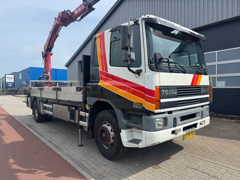 DAF CF75-250, HMF 1583 K4 + 1, Remote Control - Camion con gru: foto 4 DAF CF75-250, HMF 1583 K4 + 1, Remote Control - Camion con gru: foto 4