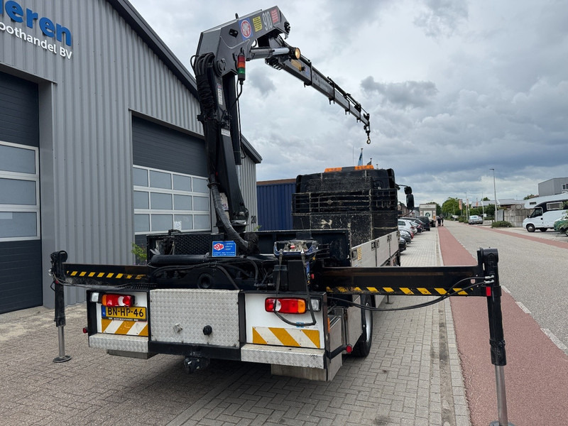 DAF LF45-220 HMF 910 K4 + 1 / Remote Control - Camion con gru: foto 4 DAF LF45-220 HMF 910 K4 + 1 / Remote Control - Camion con gru: foto 4