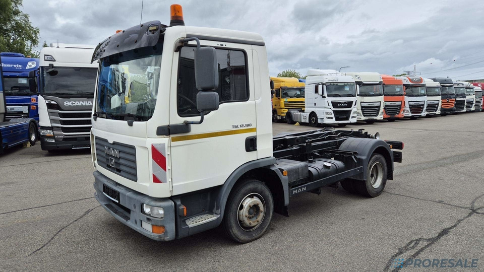 MAN TGL 12.180 4x2 BB EURO 3 - Hákový nosič kontejnerů - Altra macchina: foto 2 MAN TGL 12.180 4x2 BB EURO 3 - Hákový nosič kontejnerů - Altra macchina: foto 2