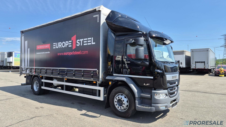 DAF LF 290 FA Sleeper Cab EURO 6 - valník s plachtou - Camion centinato: foto 1 DAF LF 290 FA Sleeper Cab EURO 6 - valník s plachtou - Camion centinato: foto 1