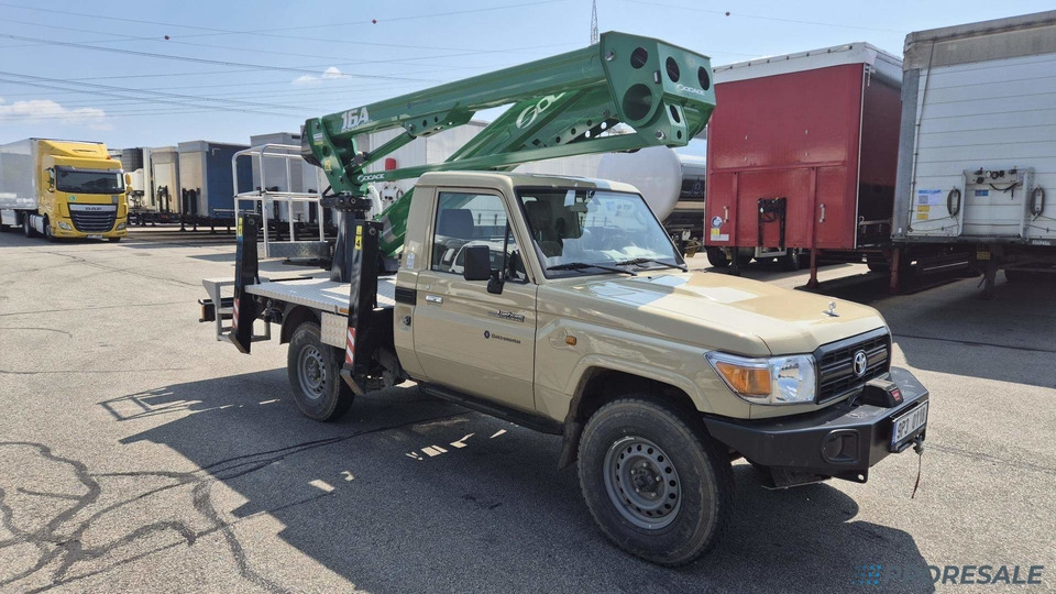 TOYOTA LAND CRUISER 79 montážní plošina - Piattaforma autocarrata: foto 1 TOYOTA LAND CRUISER 79 montážní plošina - Piattaforma autocarrata: foto 1